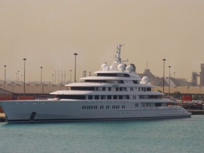 Azzam (550 million euros)