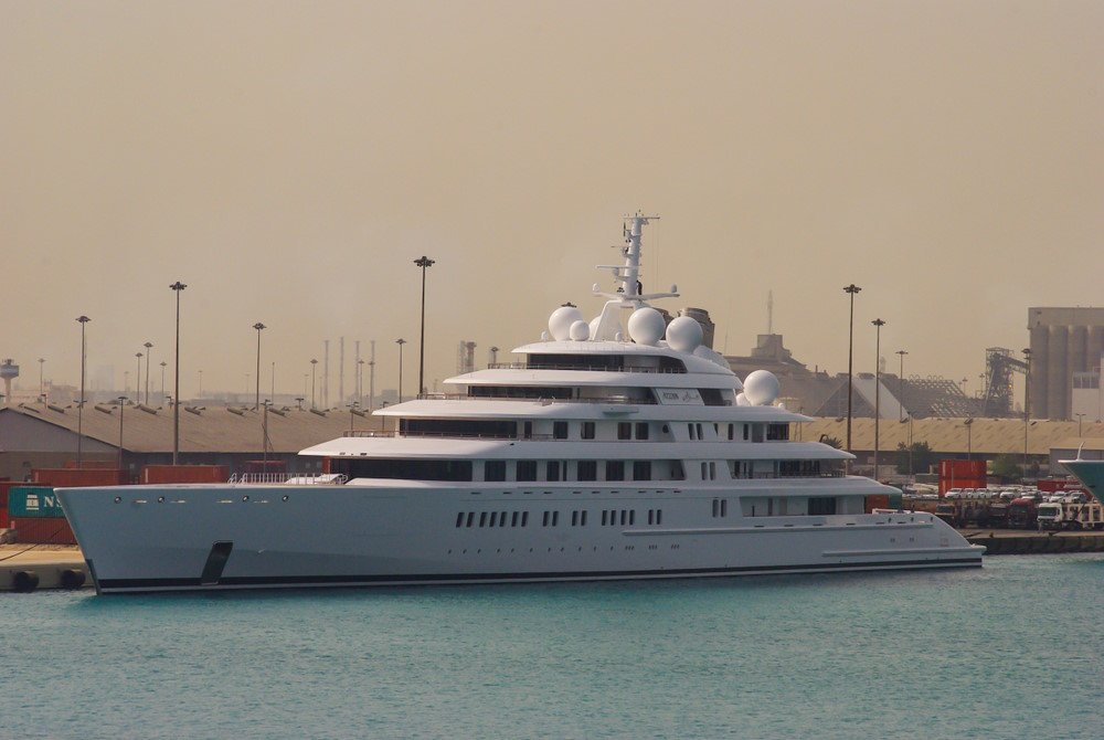 Azzam (550 million euros)