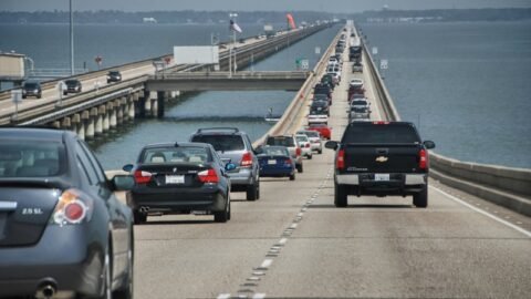 Lake Pontchartrain Causeway (38 km)