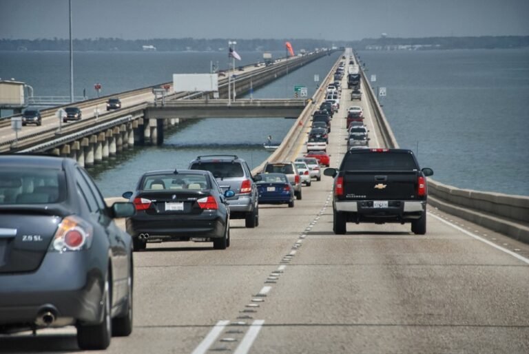 Lake Pontchartrain Causeway (38 km)