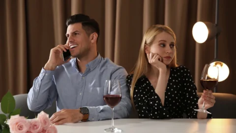 Top 10 Biggest Turn-Offs on a First Date