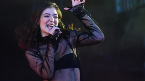 Top 10 Best Songs by Lorde