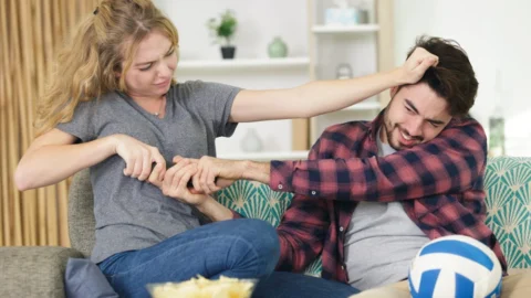 Top 10 Most Annoying Habits of People