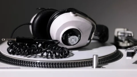 Top 10 Music Songs with Backmasking